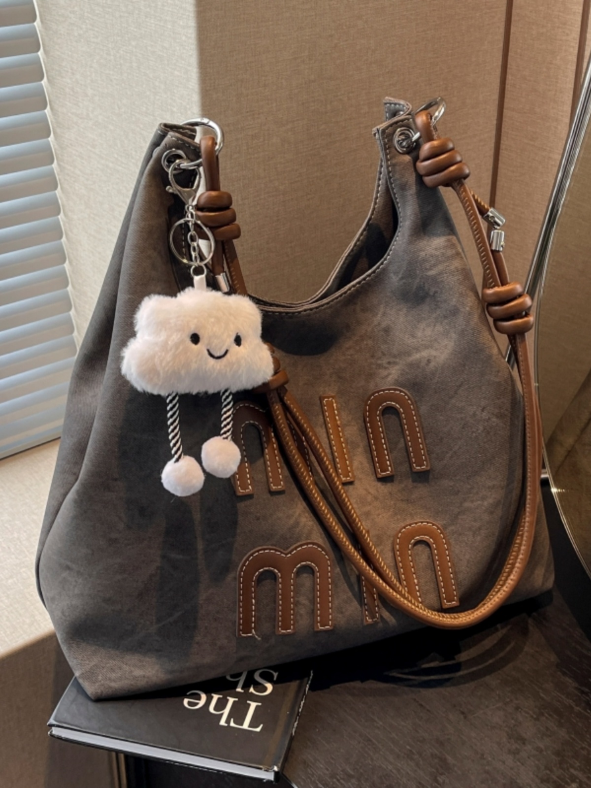 Large Capacity Women's Crossbody Bag - High-End Underarm Tote for Spring/Summer 2025, Stylish Commuting & Everyday Use Large Capacity Women's Crossbody Bag - High-End Underarm Tote for Spring/Summer 2025, Stylish Commuting & Everyday Use