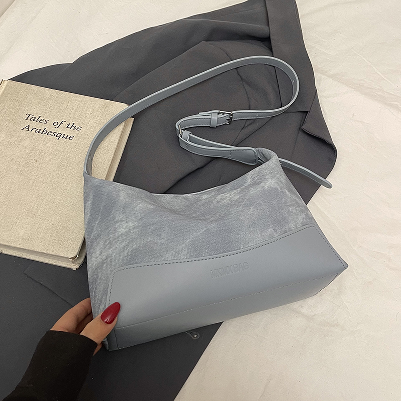 Large Capacity Women's Shoulder Bag 2025 - Trendy Versatile Commuter Tote Crossbody Bag for Everyday Use Large Capacity Women's Shoulder Bag 2025 - Trendy Versatile Commuter Tote Crossbody Bag for Everyday Use