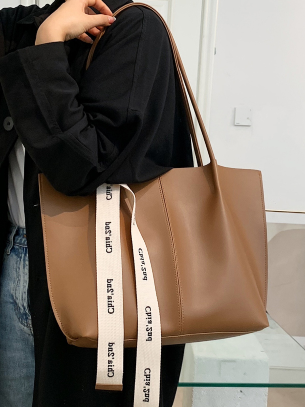 Large Capacity Women's Shoulder Tote Bag - Versatile High-End Design for Work & Commuting - Spring Summer 2025 Fashion Large Capacity Women's Shoulder Tote Bag - Versatile High-End Design for Work & Commuting - Spring Summer 2025 Fashion