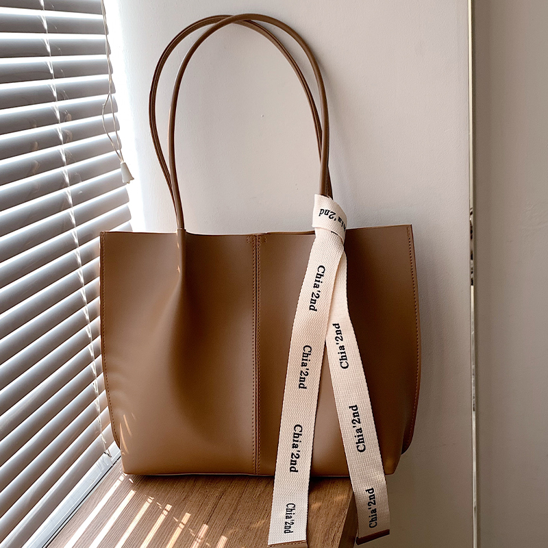 Large Capacity Women's Shoulder Tote Bag - Versatile High-End Design for Work & Commuting - Spring Summer 2025 Fashion Large Capacity Women's Shoulder Tote Bag - Versatile High-End Design for Work & Commuting - Spring Summer 2025 Fashion