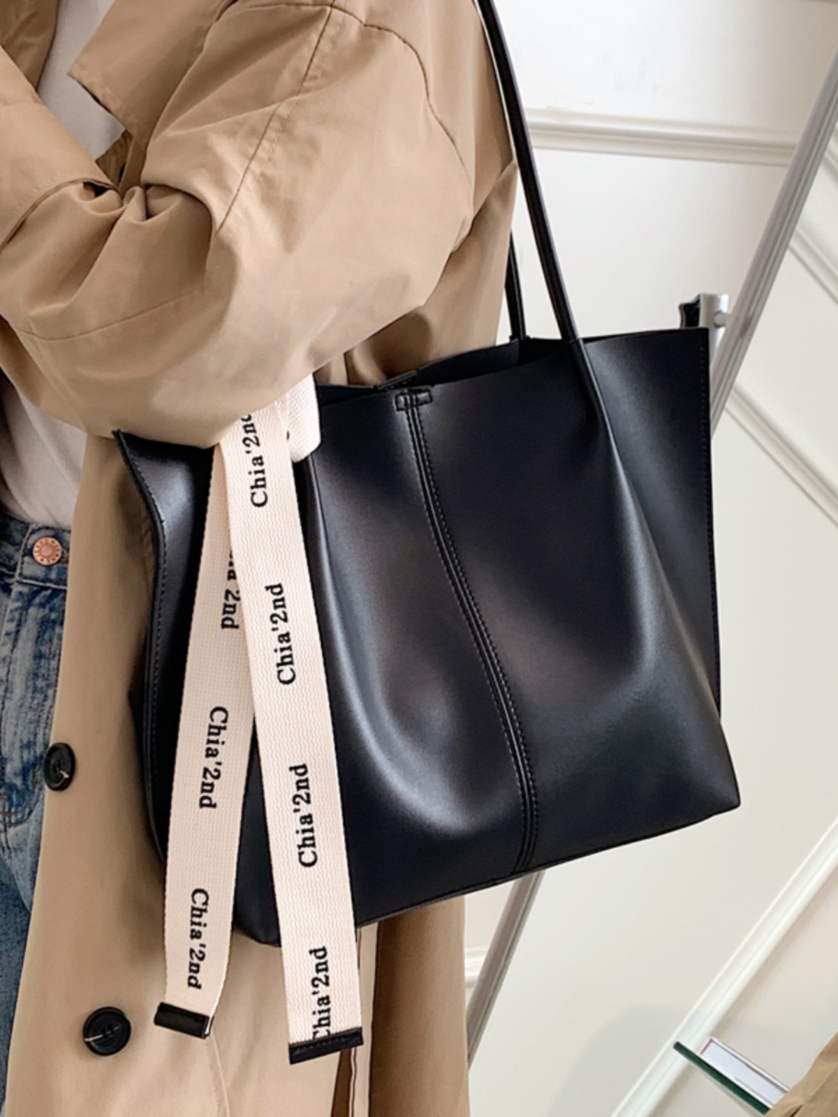 Large Capacity Women's Shoulder Tote Bag - Versatile High-End Design for Work & Commuting - Spring Summer 2025 Fashion Large Capacity Women's Shoulder Tote Bag - Versatile High-End Design for Work & Commuting - Spring Summer 2025 Fashion