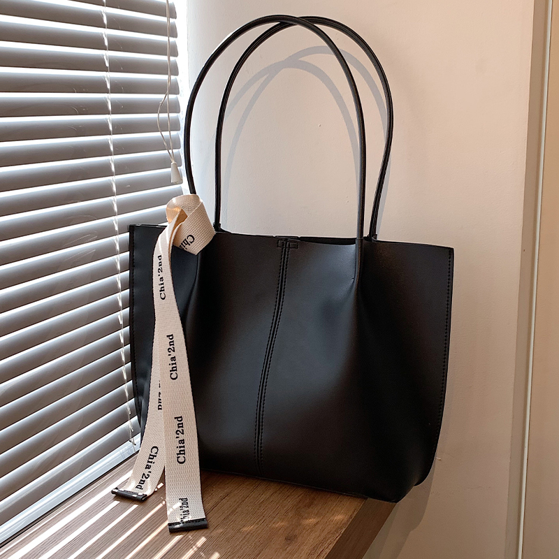 Large Capacity Women's Shoulder Tote Bag - Versatile High-End Design for Work & Commuting - Spring Summer 2025 Fashion Large Capacity Women's Shoulder Tote Bag - Versatile High-End Design for Work & Commuting - Spring Summer 2025 Fashion