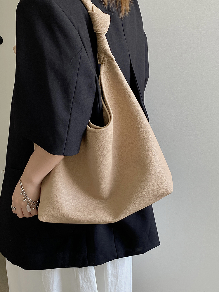 Large Capacity Women's Tote Bag - Stylish Niche Design for Spring & Summer, Perfect for Commuting, Classes, Shoulder & Hand-Held Use Large Capacity Women's Tote Bag - Stylish Niche Design for Spring & Summer, Perfect for Commuting, Classes, Shoulder & Hand-Held Use