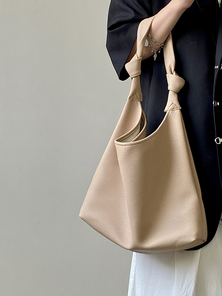 Large Capacity Women's Tote Bag - Stylish Niche Design for Spring & Summer, Perfect for Commuting, Classes, Shoulder & Hand-Held Use Large Capacity Women's Tote Bag - Stylish Niche Design for Spring & Summer, Perfect for Commuting, Classes, Shoulder & Hand-Held Use