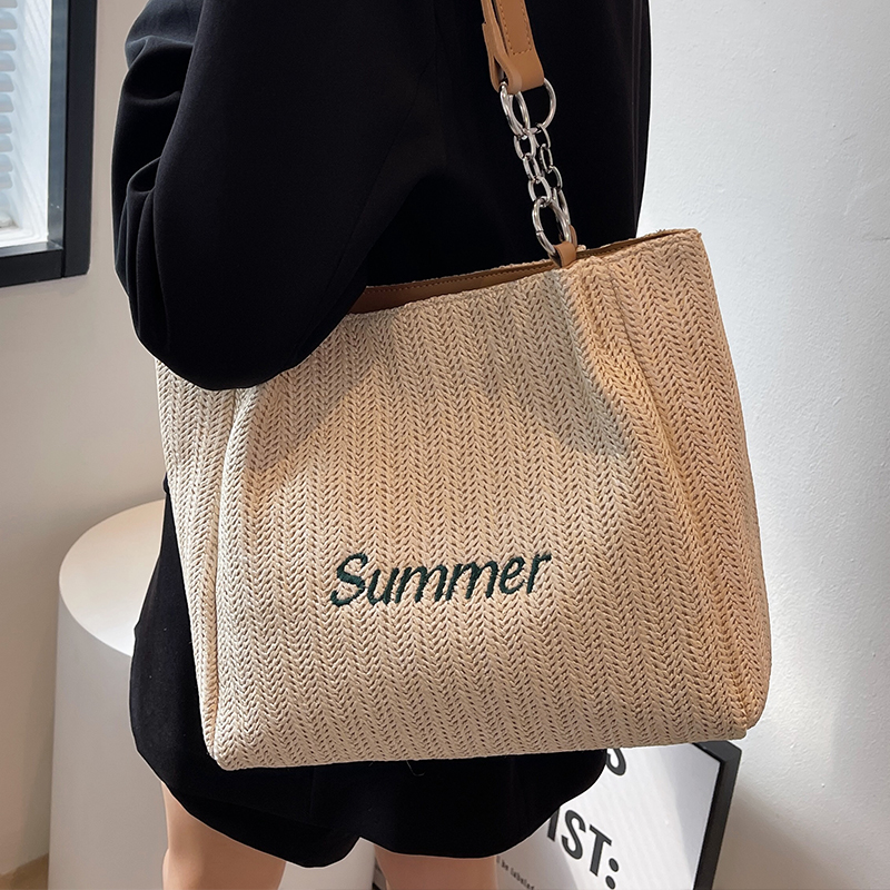 Large Capacity Woven Bag for Women - Autumn/Winter 2025 Niche Versatile Shoulder Tote, Fashionable Commuting Style Large Capacity Woven Bag for Women - Autumn/Winter 2025 Niche Versatile Shoulder Tote, Fashionable Commuting Style