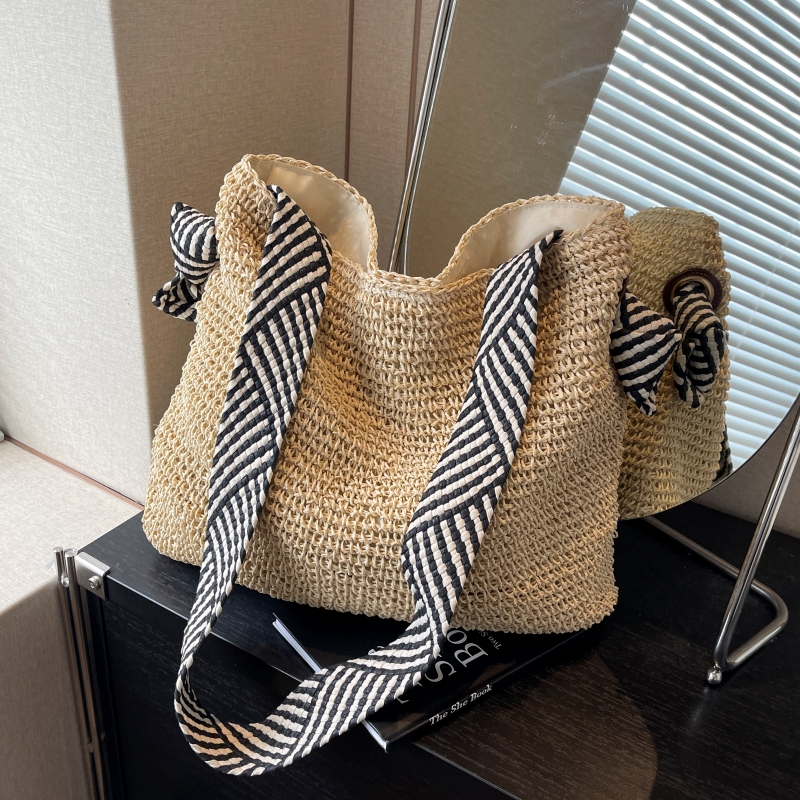 Large Capacity Woven Straw Bag for Women - Summer 2025 Beach Tote, Commuter Shoulder Bag, Vacation Essential, Lazy Style Large Capacity Woven Straw Bag for Women - Summer 2025 Beach Tote, Commuter Shoulder Bag, Vacation Essential, Lazy Style