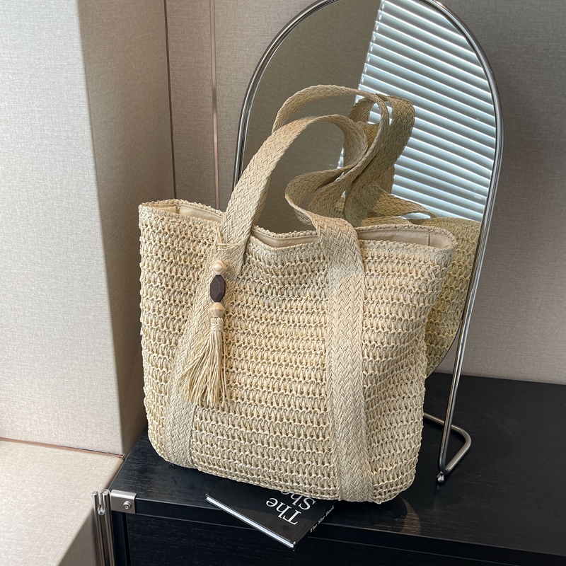 Large Capacity Woven Straw Beach Bag for Women - Autumn 2025 Shoulder Tote Handbag, Perfect for Vacations and Everyday Use Large Capacity Woven Straw Beach Bag for Women - Autumn 2025 Shoulder Tote Handbag, Perfect for Vacations and Everyday Use