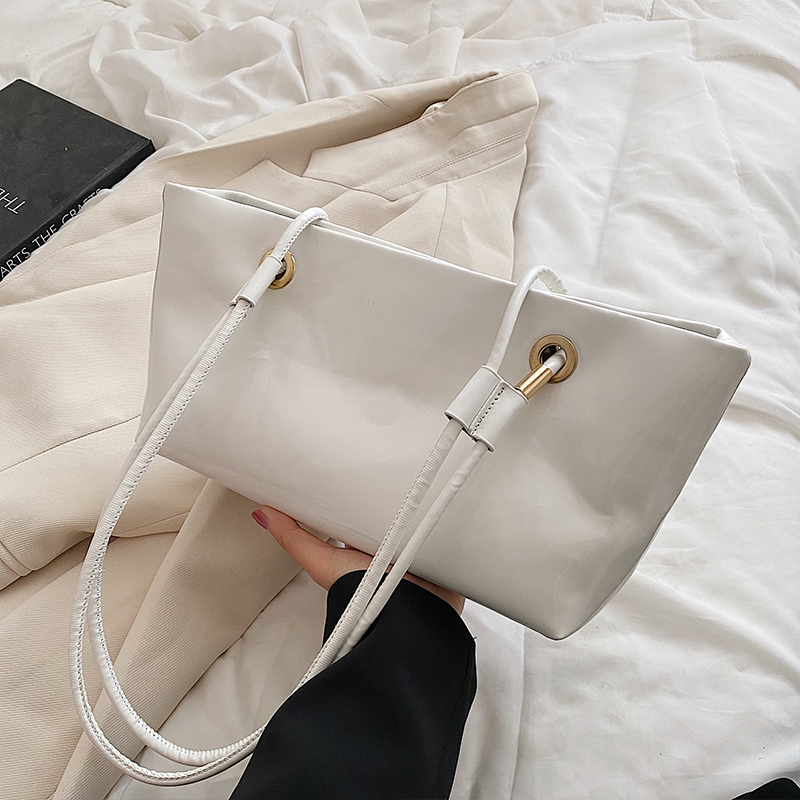 Large Shiny Patent Leather Single Shoulder Tote Bag for Women - Stylish High-End Commuting Bag for Spring Summer 2025 Large Shiny Patent Leather Single Shoulder Tote Bag for Women - Stylish High-End Commuting Bag for Spring Summer 2025