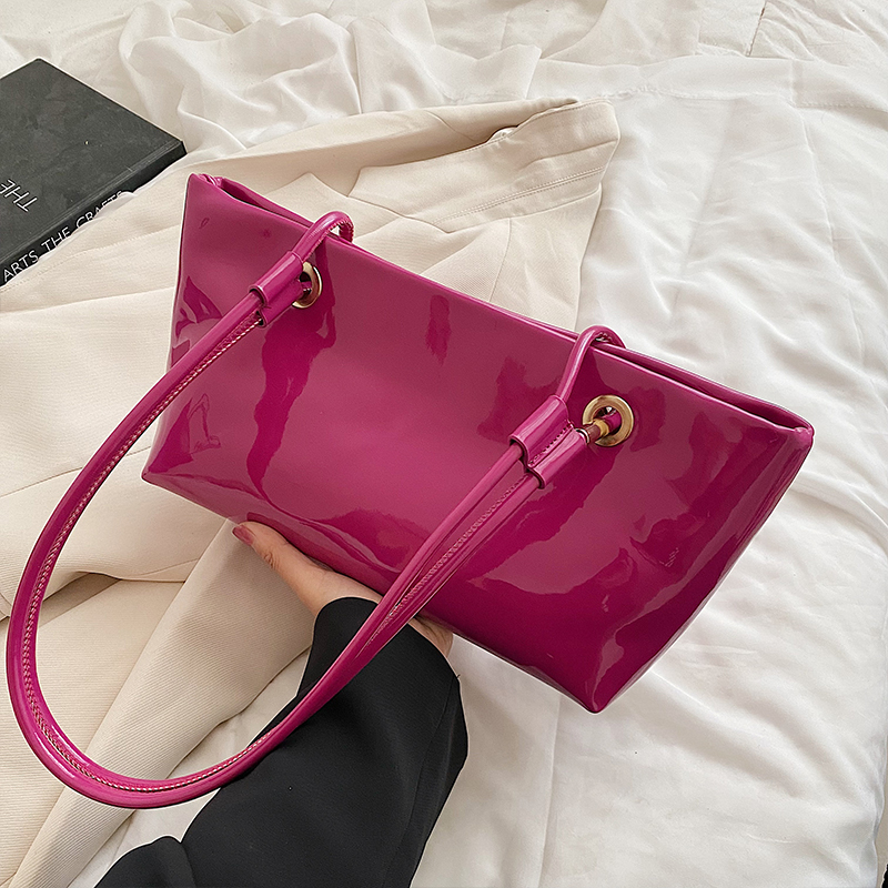 Large Shiny Patent Leather Single Shoulder Tote Bag for Women - Stylish High-End Commuting Bag for Spring Summer 2025 Large Shiny Patent Leather Single Shoulder Tote Bag for Women - Stylish High-End Commuting Bag for Spring Summer 2025
