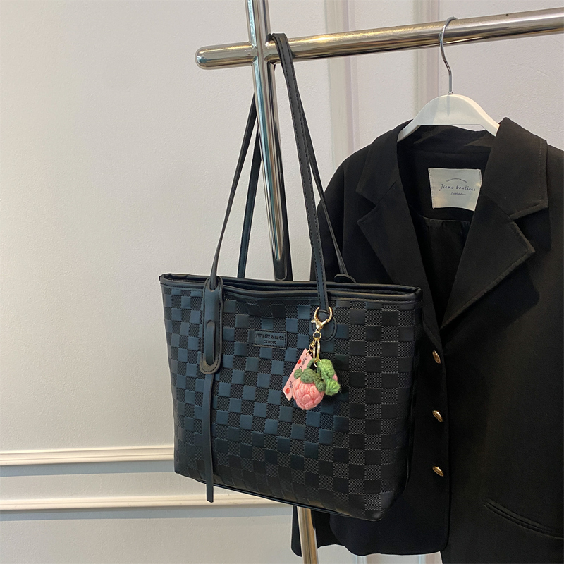 Large Women's Versatile Tote Bag - Spring/Summer 2025 Fashion Shoulder Bag for College Students, High Capacity Handbag Large Women's Versatile Tote Bag - Spring/Summer 2025 Fashion Shoulder Bag for College Students, High Capacity Handbag