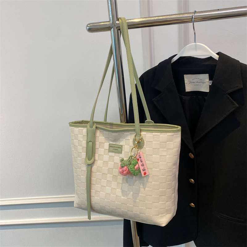 Large Women's Versatile Tote Bag - Spring/Summer 2025 Fashion Shoulder Bag for College Students, High Capacity Handbag Large Women's Versatile Tote Bag - Spring/Summer 2025 Fashion Shoulder Bag for College Students, High Capacity Handbag