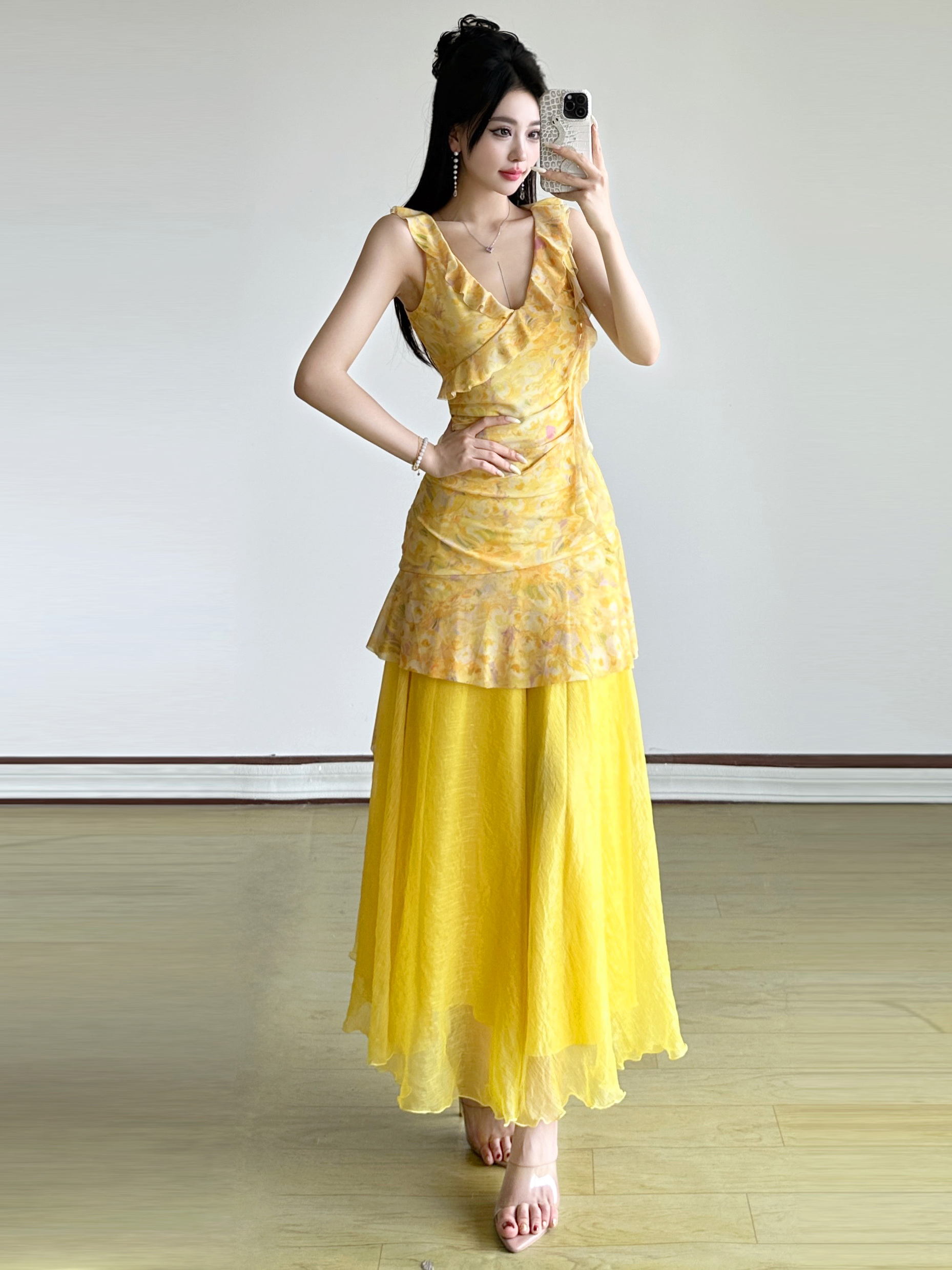 Layered Floral A-Line Dress for Women, Spaghetti Strap, Fresh Field Design, Gentle Fabric, Perfect for Spring and Summer Style Layered Floral A-Line Dress for Women, Spaghetti Strap, Fresh Field Design, Gentle Fabric, Perfect for Spring and Summer Style