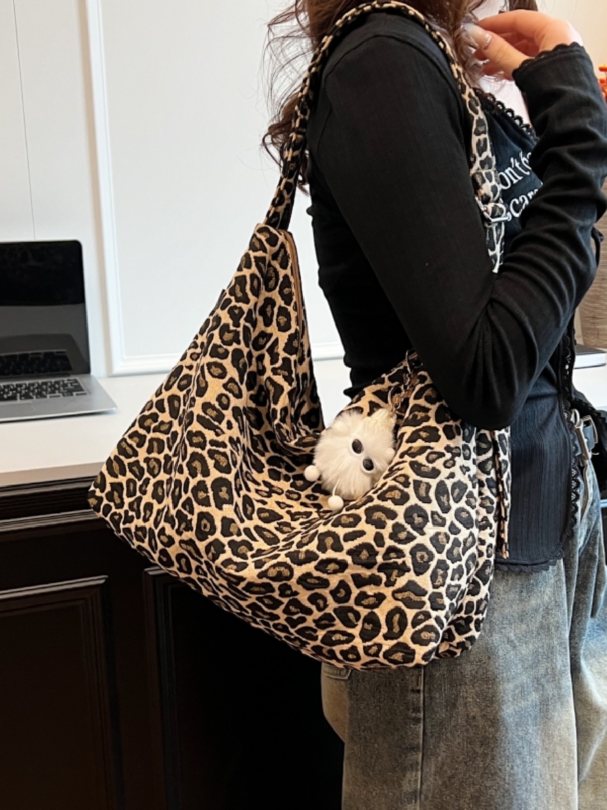 Leopard Print Canvas Crossbody Bag for Women - 2025 Korean Style, Large Capacity Tote for Class, Commuting, and Everyday Use Leopard Print Canvas Crossbody Bag for Women - 2025 Korean Style, Large Capacity Tote for Class, Commuting, and Everyday Use