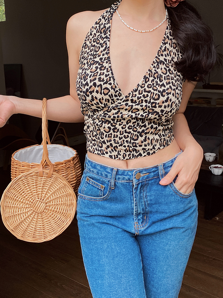 Leopard Print Halter Tie Back Vest Top for Women – Sexy V-Neck Backless Camisole, Perfect for Y2K and Summer Fashion Leopard Print Halter Tie Back Vest Top for Women – Sexy V-Neck Backless Camisole, Perfect for Y2K and Summer Fashion