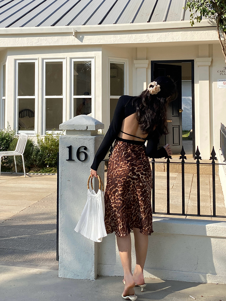 Leopard Print Midi Skirt - Vintage French A-Line, High-Waisted, Slimming Mermaid Style, Trendy 90s Fashion Leopard Print Midi Skirt - Vintage French A-Line, High-Waisted, Slimming Mermaid Style, Trendy 90s Fashion