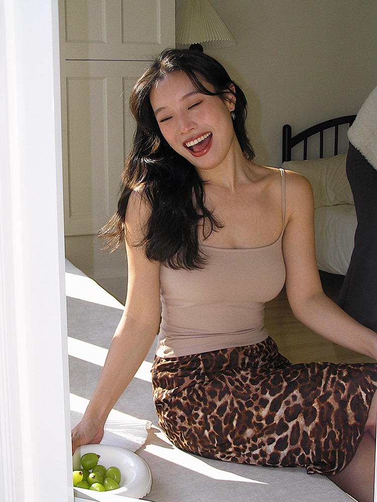 Leopard Print Midi Skirt - Vintage French A-Line, High-Waisted, Slimming Mermaid Style, Trendy 90s Fashion Leopard Print Midi Skirt - Vintage French A-Line, High-Waisted, Slimming Mermaid Style, Trendy 90s Fashion