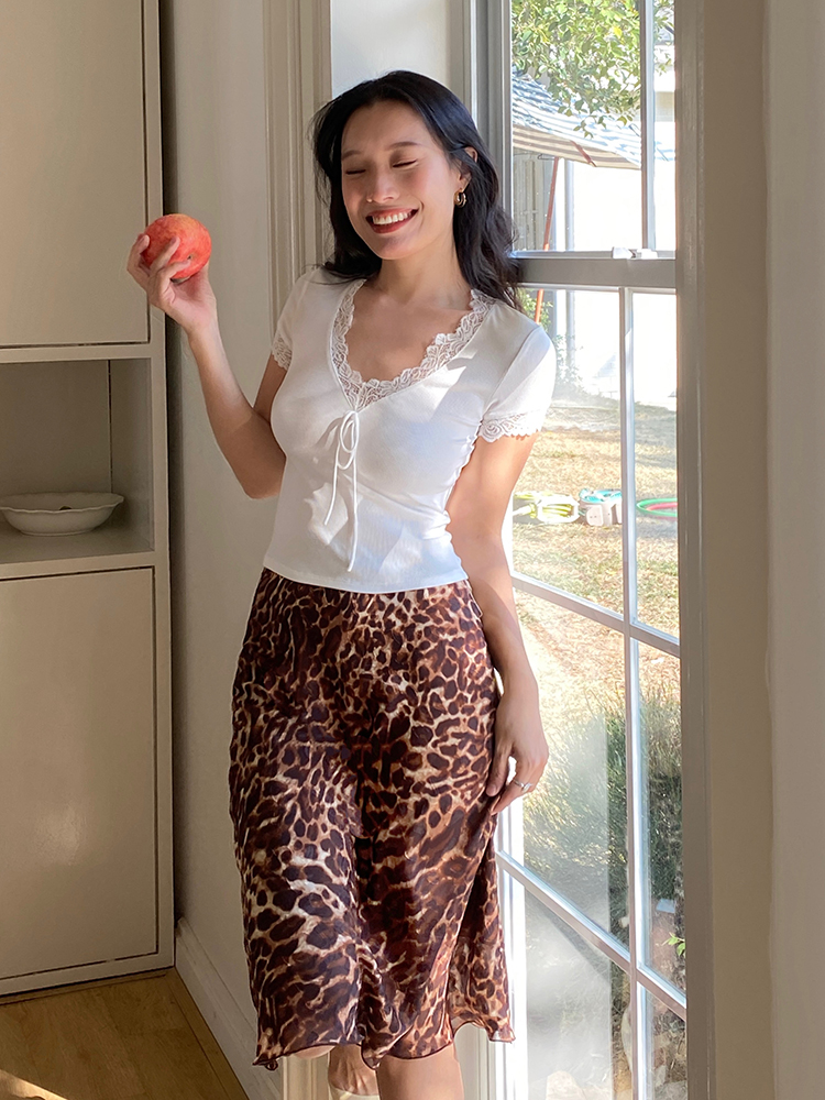 Leopard Print Midi Skirt - Vintage French A-Line, High-Waisted, Slimming Mermaid Style, Trendy 90s Fashion Leopard Print Midi Skirt - Vintage French A-Line, High-Waisted, Slimming Mermaid Style, Trendy 90s Fashion