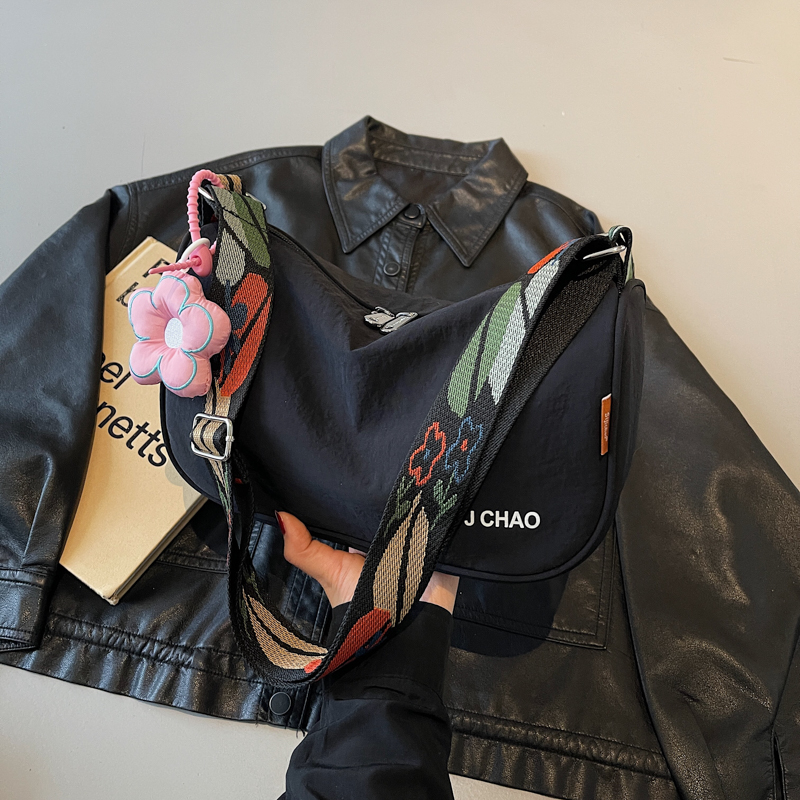 Lightweight Nylon Dumpling Bag for Women, 2025 Summer Korean Style Shoulder Crossbody Bag for Students and Commuters Lightweight Nylon Dumpling Bag for Women, 2025 Summer Korean Style Shoulder Crossbody Bag for Students and Commuters