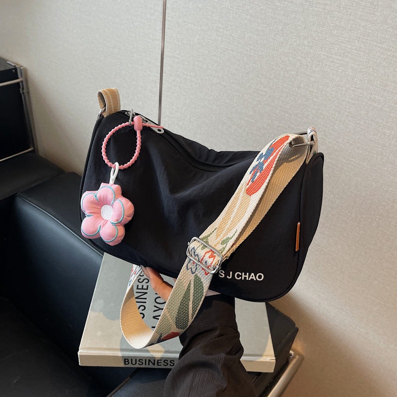 Lightweight Nylon Dumpling Bag for Women, 2025 Summer Korean Style Shoulder Crossbody Bag for Students and Commuters Lightweight Nylon Dumpling Bag for Women, 2025 Summer Korean Style Shoulder Crossbody Bag for Students and Commuters