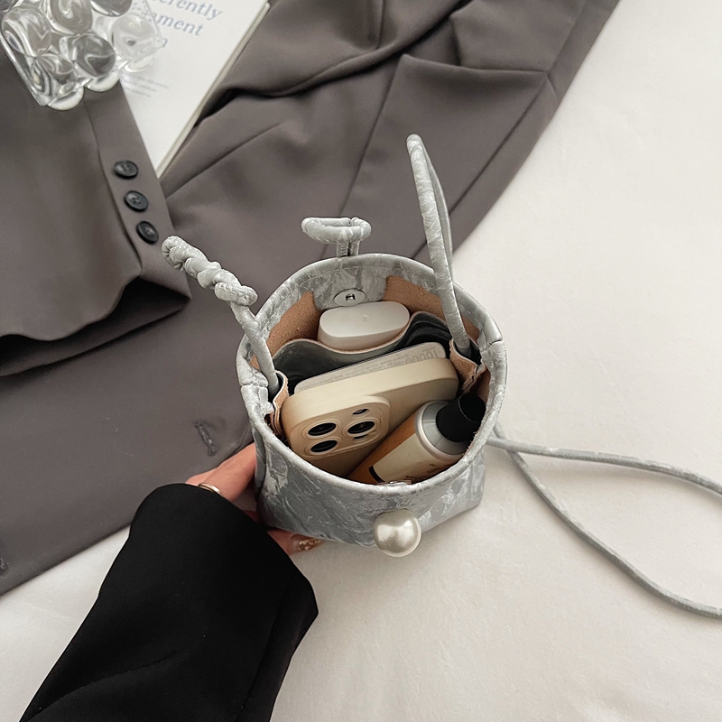 Lightweight Silver Mini Crossbody Phone Bag for Women - Summer 2025 Chinese Style Fashion Accessory Lightweight Silver Mini Crossbody Phone Bag for Women - Summer 2025 Chinese Style Fashion Accessory