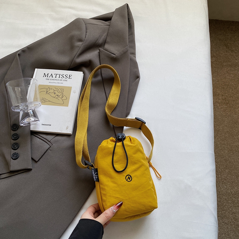 Lightweight Summer Crossbody Water Bottle Bag for Women - Outdoor Cup Bag with Zipper Phone Pouch, Perfect for Travel and Sports Lightweight Summer Crossbody Water Bottle Bag for Women - Outdoor Cup Bag with Zipper Phone Pouch, Perfect for Travel and Sports