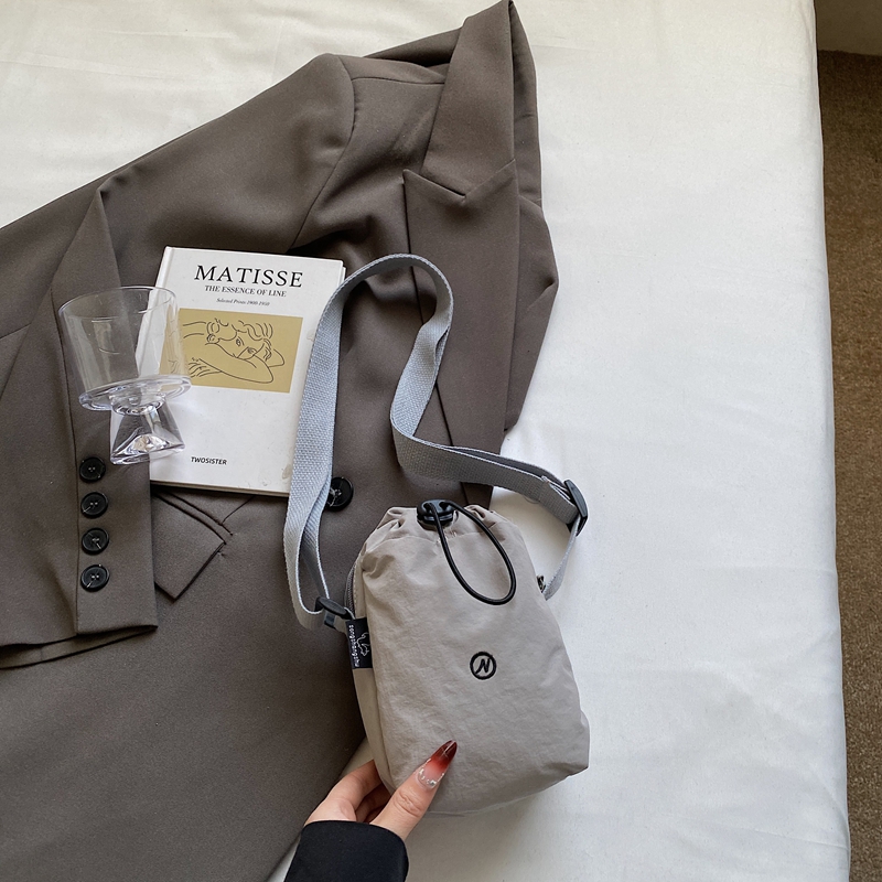 Lightweight Summer Crossbody Water Bottle Bag for Women - Outdoor Cup Bag with Zipper Phone Pouch, Perfect for Travel and Sports Lightweight Summer Crossbody Water Bottle Bag for Women - Outdoor Cup Bag with Zipper Phone Pouch, Perfect for Travel and Sports