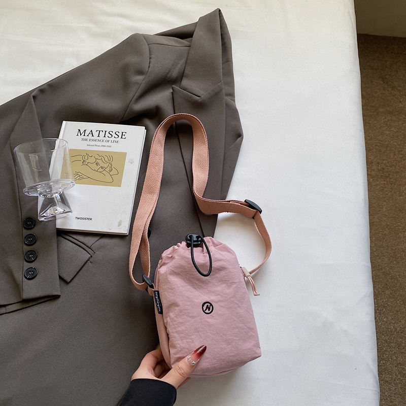 Lightweight Summer Crossbody Water Bottle Bag for Women - Outdoor Cup Bag with Zipper Phone Pouch, Perfect for Travel and Sports Lightweight Summer Crossbody Water Bottle Bag for Women - Outdoor Cup Bag with Zipper Phone Pouch, Perfect for Travel and Sports