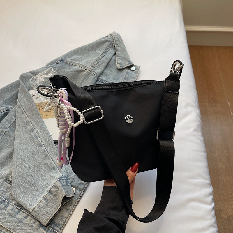 Lightweight Water-Resistant Nylon Bucket Bag - 2025 Spring/Summer Korean Style Dumpling Design, Trendy Women's Fashion Accessory Lightweight Water-Resistant Nylon Bucket Bag - 2025 Spring/Summer Korean Style Dumpling Design, Trendy Women's Fashion Accessory