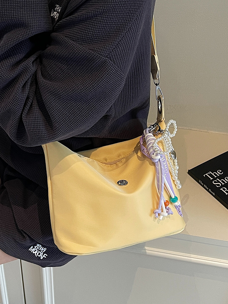 Lightweight Water-Resistant Nylon Bucket Bag - 2025 Spring/Summer Korean Style Dumpling Design, Trendy Women's Fashion Accessory Lightweight Water-Resistant Nylon Bucket Bag - 2025 Spring/Summer Korean Style Dumpling Design, Trendy Women's Fashion Accessory