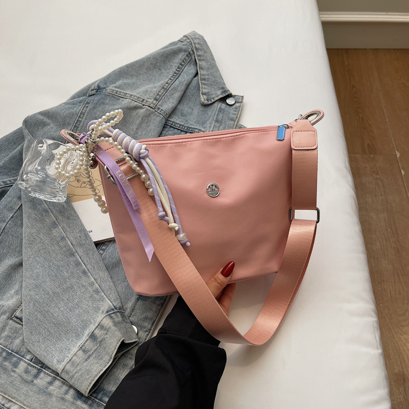 Lightweight Water-Resistant Nylon Bucket Bag - 2025 Spring/Summer Korean Style Dumpling Design, Trendy Women's Fashion Accessory Lightweight Water-Resistant Nylon Bucket Bag - 2025 Spring/Summer Korean Style Dumpling Design, Trendy Women's Fashion Accessory