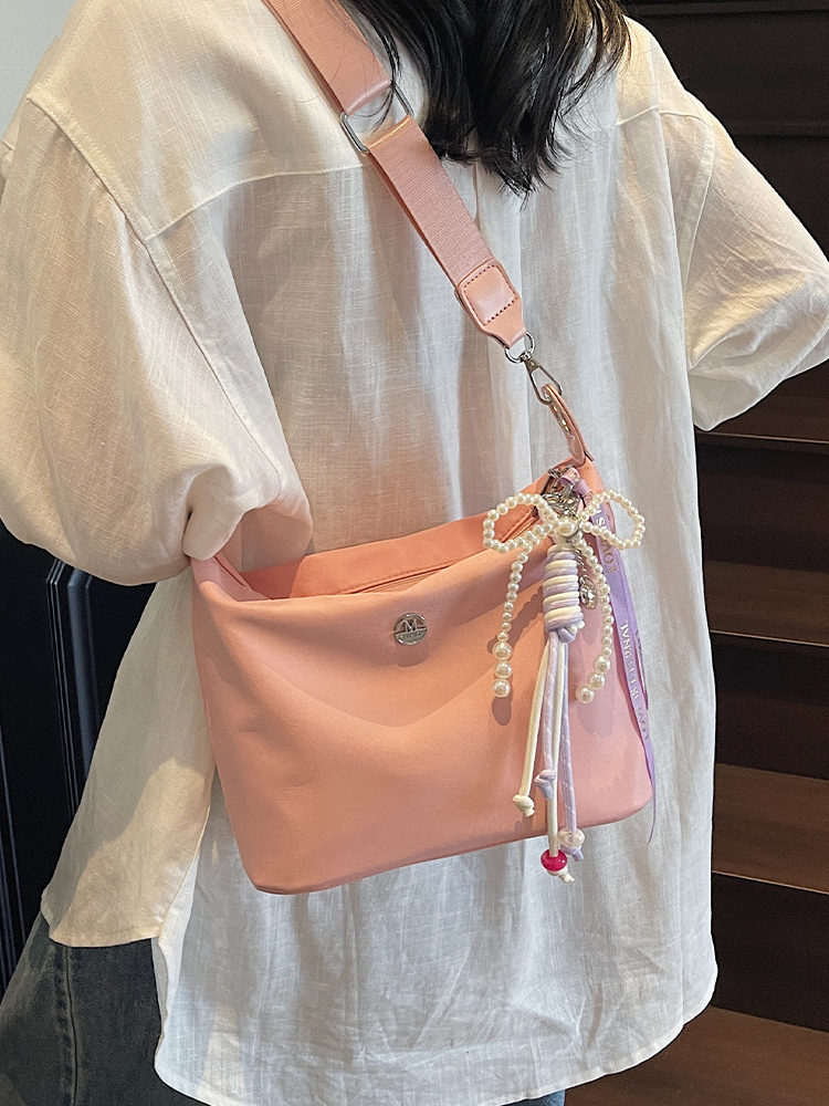 Lightweight Water-Resistant Nylon Bucket Bag - 2025 Spring/Summer Korean Style Dumpling Design, Trendy Women's Fashion Accessory Lightweight Water-Resistant Nylon Bucket Bag - 2025 Spring/Summer Korean Style Dumpling Design, Trendy Women's Fashion Accessory