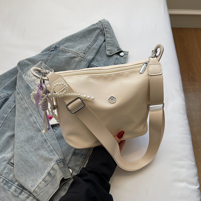 Lightweight Water-Resistant Nylon Bucket Bag - 2025 Spring/Summer Korean Style Dumpling Design, Trendy Women's Fashion Accessory Lightweight Water-Resistant Nylon Bucket Bag - 2025 Spring/Summer Korean Style Dumpling Design, Trendy Women's Fashion Accessory