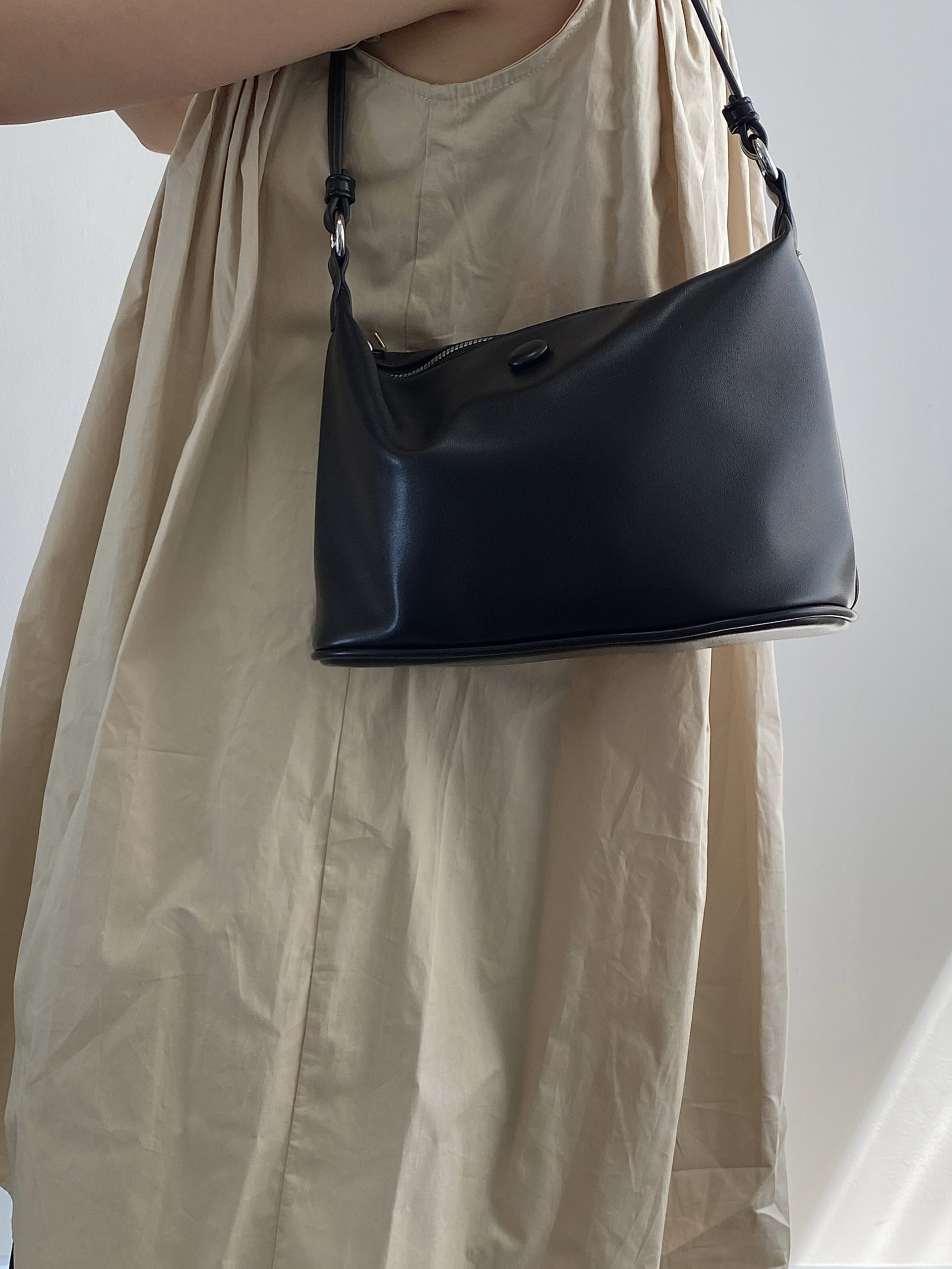 Lightweight Women's Dumpling Bag - Versatile Hand-Held & Underarm Shoulder Style, Perfect for 2025 Trends and Everyday Use Lightweight Women's Dumpling Bag - Versatile Hand-Held & Underarm Shoulder Style, Perfect for 2025 Trends and Everyday Use