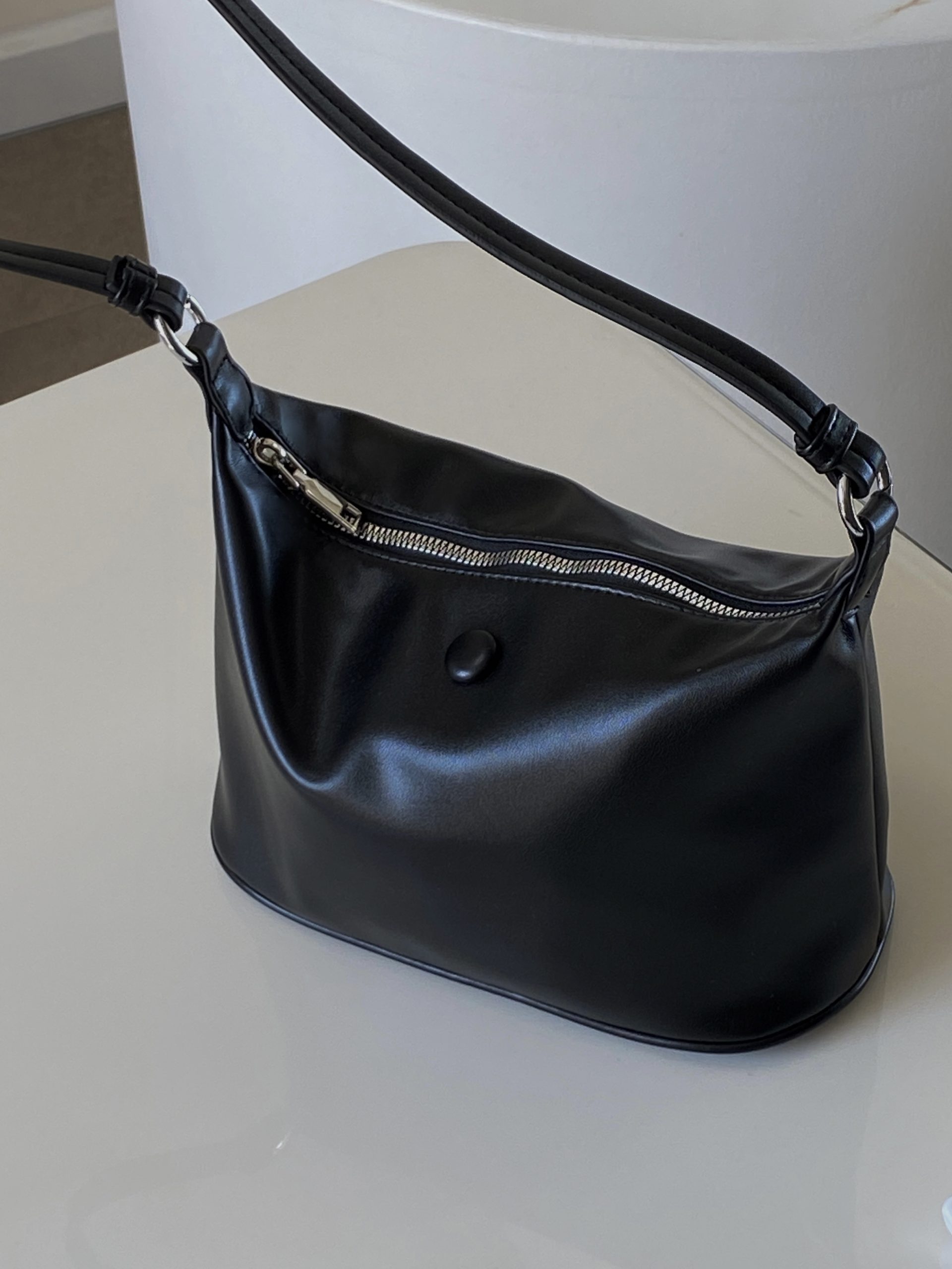 Lightweight Women's Dumpling Bag - Versatile Hand-Held & Underarm Shoulder Style, Perfect for 2025 Trends and Everyday Use Lightweight Women's Dumpling Bag - Versatile Hand-Held & Underarm Shoulder Style, Perfect for 2025 Trends and Everyday Use