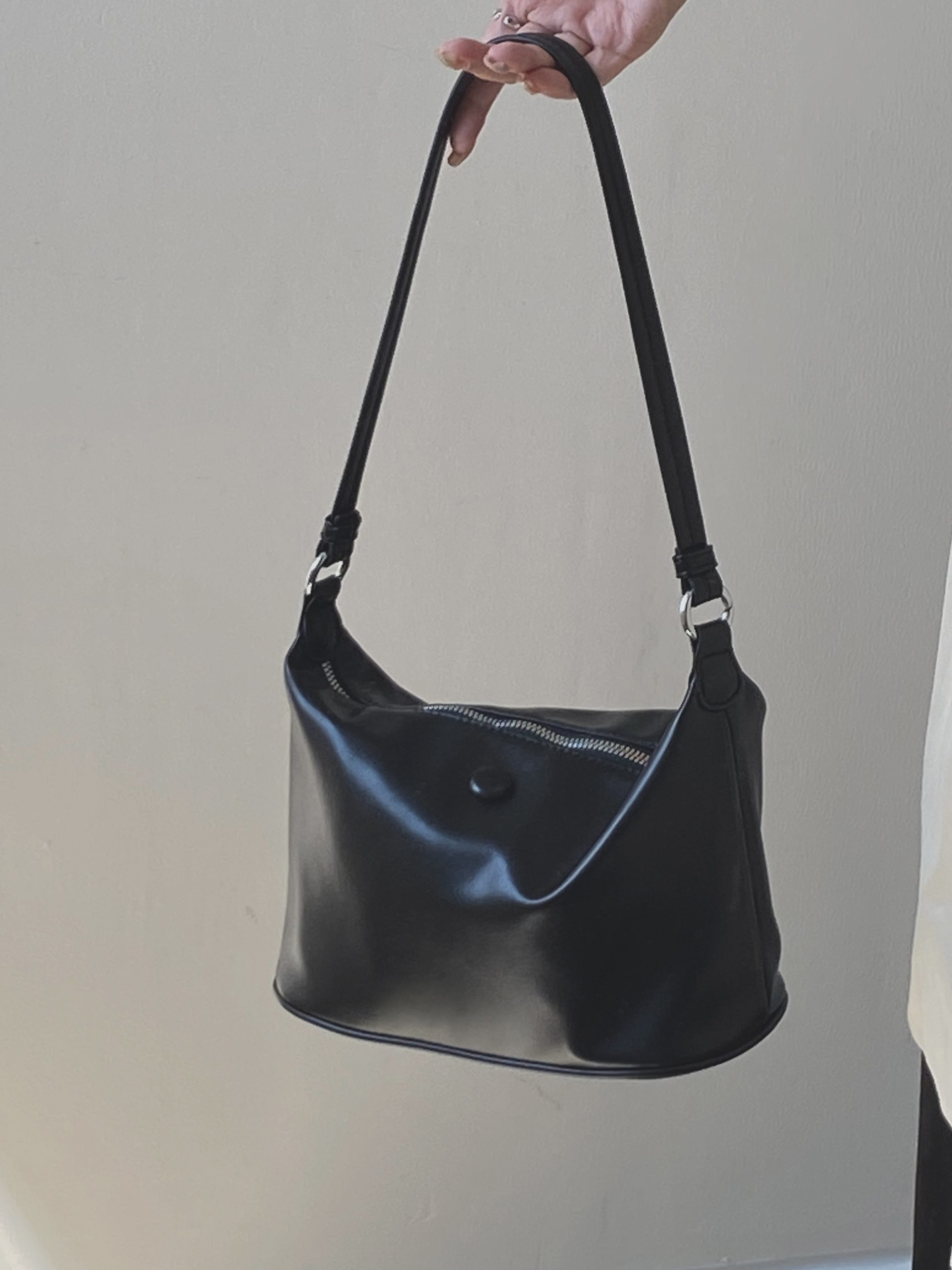 Lightweight Women's Dumpling Bag - Versatile Hand-Held & Underarm Shoulder Style, Perfect for 2025 Trends and Everyday Use Lightweight Women's Dumpling Bag - Versatile Hand-Held & Underarm Shoulder Style, Perfect for 2025 Trends and Everyday Use