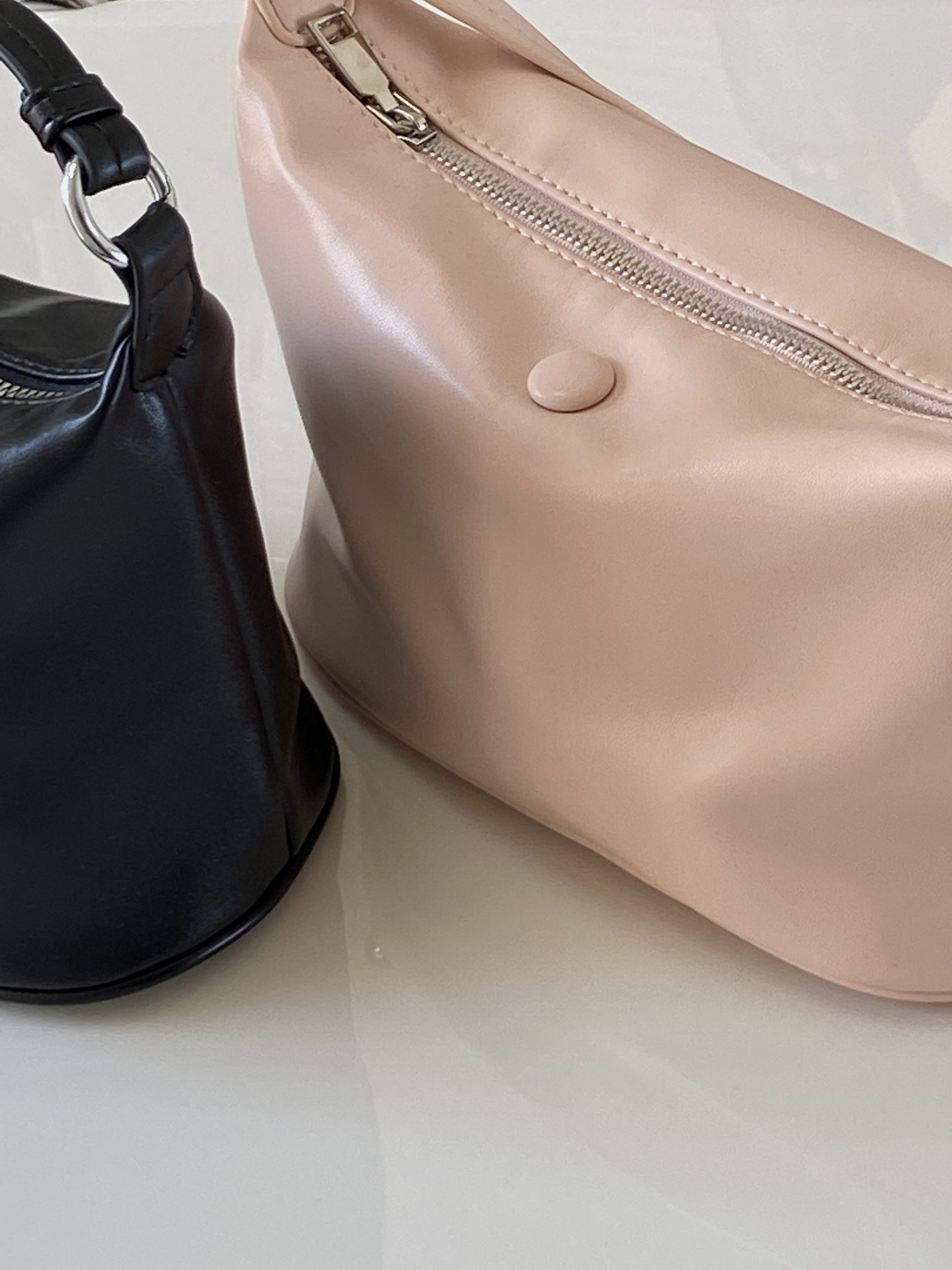 Lightweight Women's Dumpling Bag - Versatile Hand-Held & Underarm Shoulder Style, Perfect for 2025 Trends and Everyday Use Lightweight Women's Dumpling Bag - Versatile Hand-Held & Underarm Shoulder Style, Perfect for 2025 Trends and Everyday Use