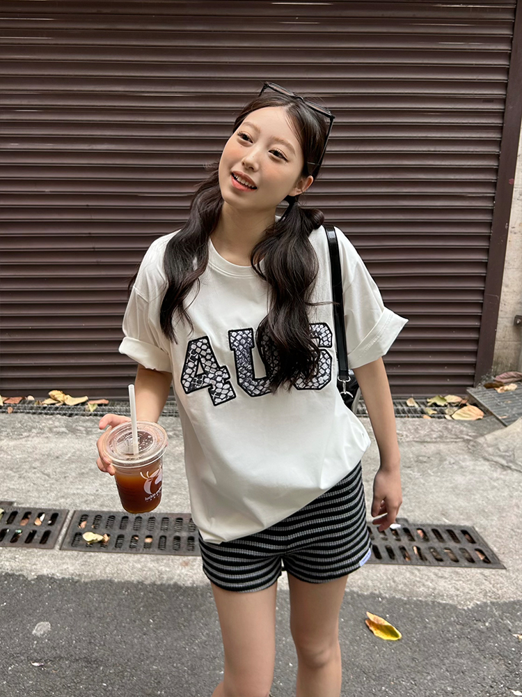 Loose Fit Short Sleeve T-Shirt with Snake Pattern and Embroidered Letters - Spring Summer National Trend for Couples Loose Fit Short Sleeve T-Shirt with Snake Pattern and Embroidered Letters - Spring Summer National Trend for Couples