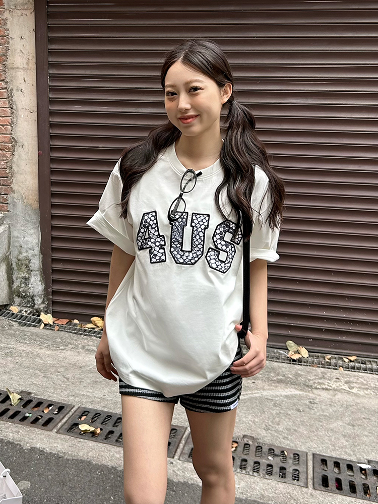 Loose Fit Short Sleeve T-Shirt with Snake Pattern and Embroidered Letters - Spring Summer National Trend for Couples Loose Fit Short Sleeve T-Shirt with Snake Pattern and Embroidered Letters - Spring Summer National Trend for Couples