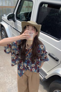 Loose Floral Short-Sleeve Shirt for Women - Retro Hong Kong Style Hawaiian Beach Top, Unique Niche Trendy Fashion