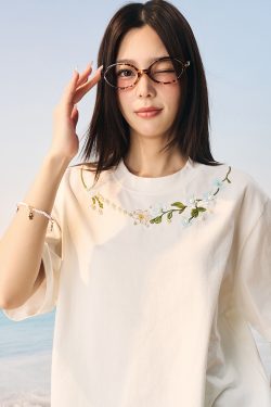 Loose Round Neck Short Sleeve T-Shirt with Pearl Flower Embroidery – Unisex Plant Series, Perfect for Y2K and Korean Style Fashion