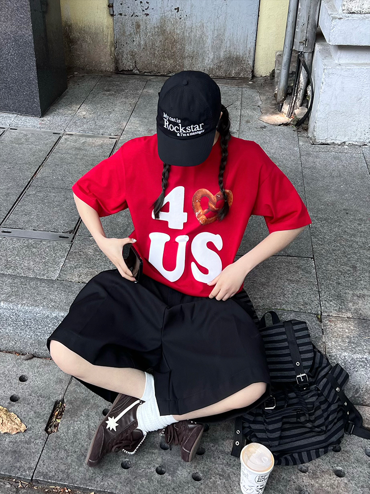 Loose Unisex Short Sleeve T-Shirt with Embroidered Heart - Summer Plaid Design, Trendy Casual Wear for Couples Loose Unisex Short Sleeve T-Shirt with Embroidered Heart - Summer Plaid Design, Trendy Casual Wear for Couples