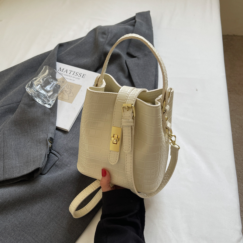 Luxury Lightweight Crocodile Pattern Bucket Bag - Summer 2025 Underarm Fashion Shoulder Bag Luxury Lightweight Crocodile Pattern Bucket Bag - Summer 2025 Underarm Fashion Shoulder Bag