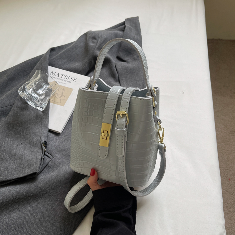 Luxury Lightweight Crocodile Pattern Bucket Bag - Summer 2025 Underarm Fashion Shoulder Bag Luxury Lightweight Crocodile Pattern Bucket Bag - Summer 2025 Underarm Fashion Shoulder Bag