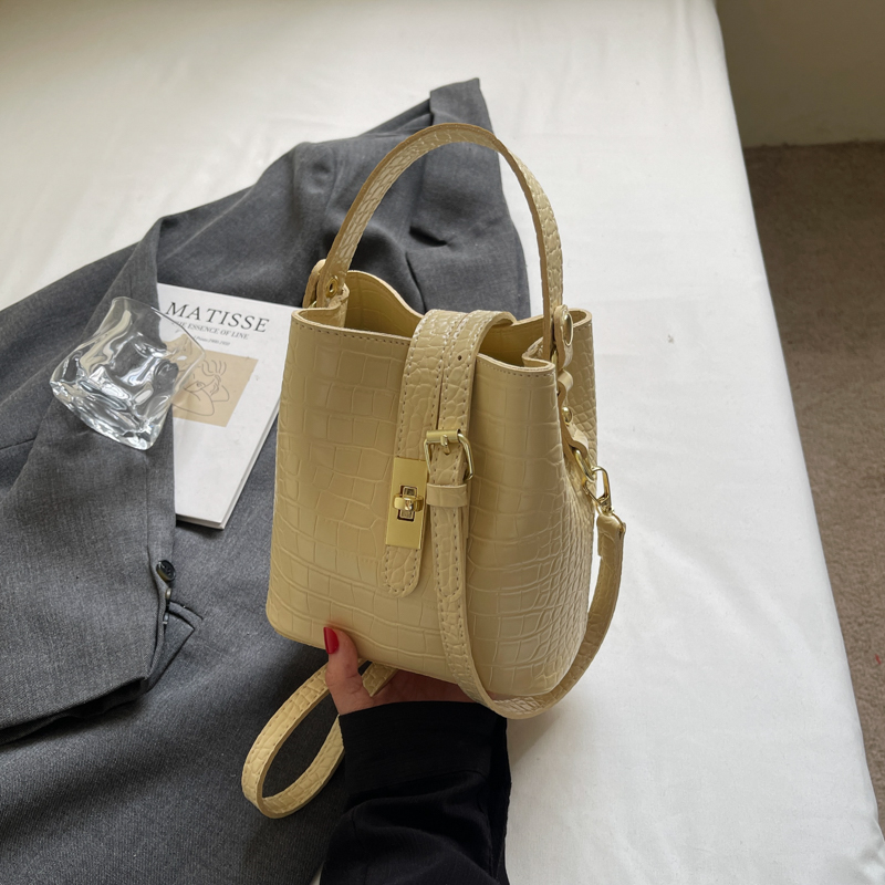 Luxury Lightweight Crocodile Pattern Bucket Bag - Summer 2025 Underarm Fashion Shoulder Bag Luxury Lightweight Crocodile Pattern Bucket Bag - Summer 2025 Underarm Fashion Shoulder Bag