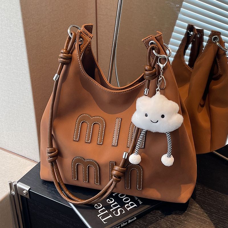 Matte Vintage Women's Large Capacity Shoulder Bag - Casual Tote for Work and Commuting - Spring Summer 2025 Fashion Matte Vintage Women's Large Capacity Shoulder Bag - Casual Tote for Work and Commuting - Spring Summer 2025 Fashion