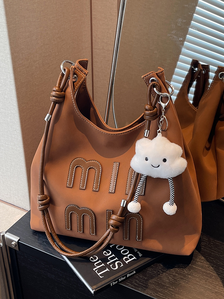 Matte Vintage Women's Large Capacity Shoulder Bag - Casual Tote for Work and Commuting - Spring Summer 2025 Fashion Matte Vintage Women's Large Capacity Shoulder Bag - Casual Tote for Work and Commuting - Spring Summer 2025 Fashion