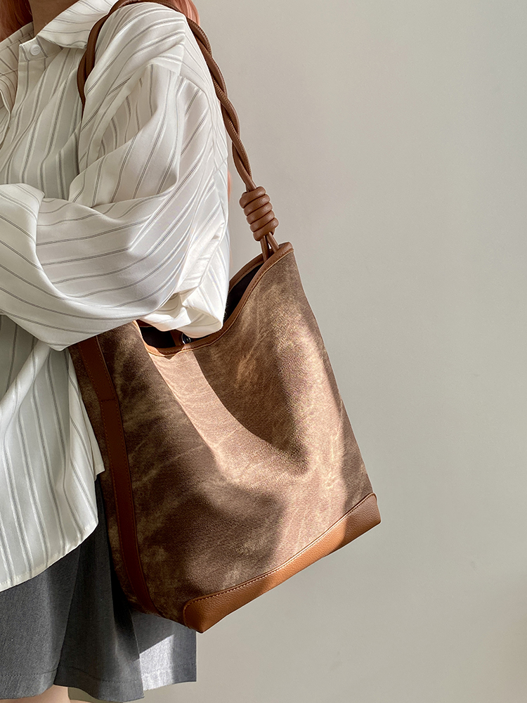 Melard Retro Commuting Tote Bag for Women - Large Handheld Shoulder Bag, 2025 Niche Design, Vintage Style Melard Retro Commuting Tote Bag for Women - Large Handheld Shoulder Bag, 2025 Niche Design, Vintage Style