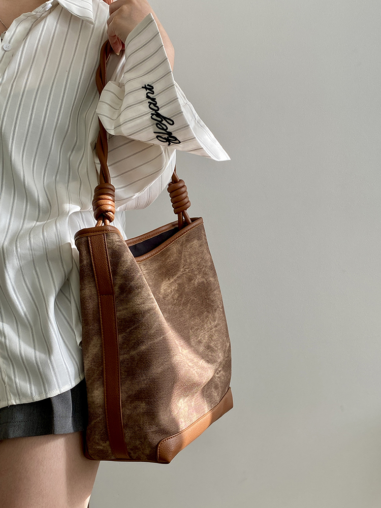 Melard Retro Commuting Tote Bag for Women - Large Handheld Shoulder Bag, 2025 Niche Design, Vintage Style Melard Retro Commuting Tote Bag for Women - Large Handheld Shoulder Bag, 2025 Niche Design, Vintage Style