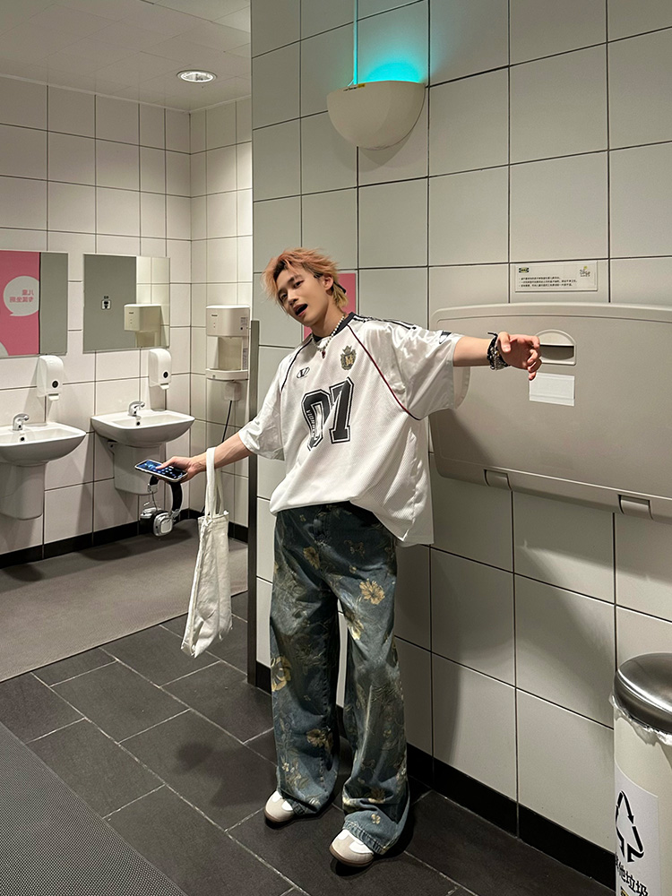 Men's American Retro Graffiti Printed Mesh Short-Sleeve T-Shirt - Summer Loose Half-Sleeve Jersey, Urban Style Men's American Retro Graffiti Printed Mesh Short-Sleeve T-Shirt - Summer Loose Half-Sleeve Jersey, Urban Style