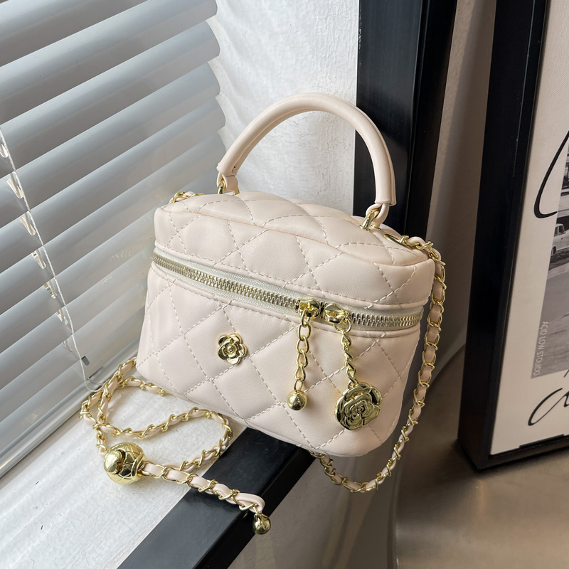 Mini Diamond Quilted Chain Bag for Women - Fashionable Spring/Summer 2025 Crossbody & Handbag, Versatile Style Mini Diamond Quilted Chain Bag for Women - Fashionable Spring/Summer 2025 Crossbody & Handbag, Versatile Style
